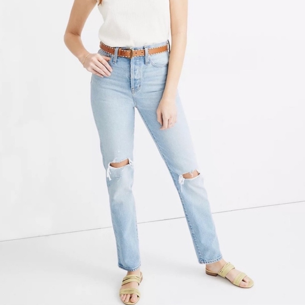 Madewell|Classic straight Jean in distressed style, light wash & high waisted•••
